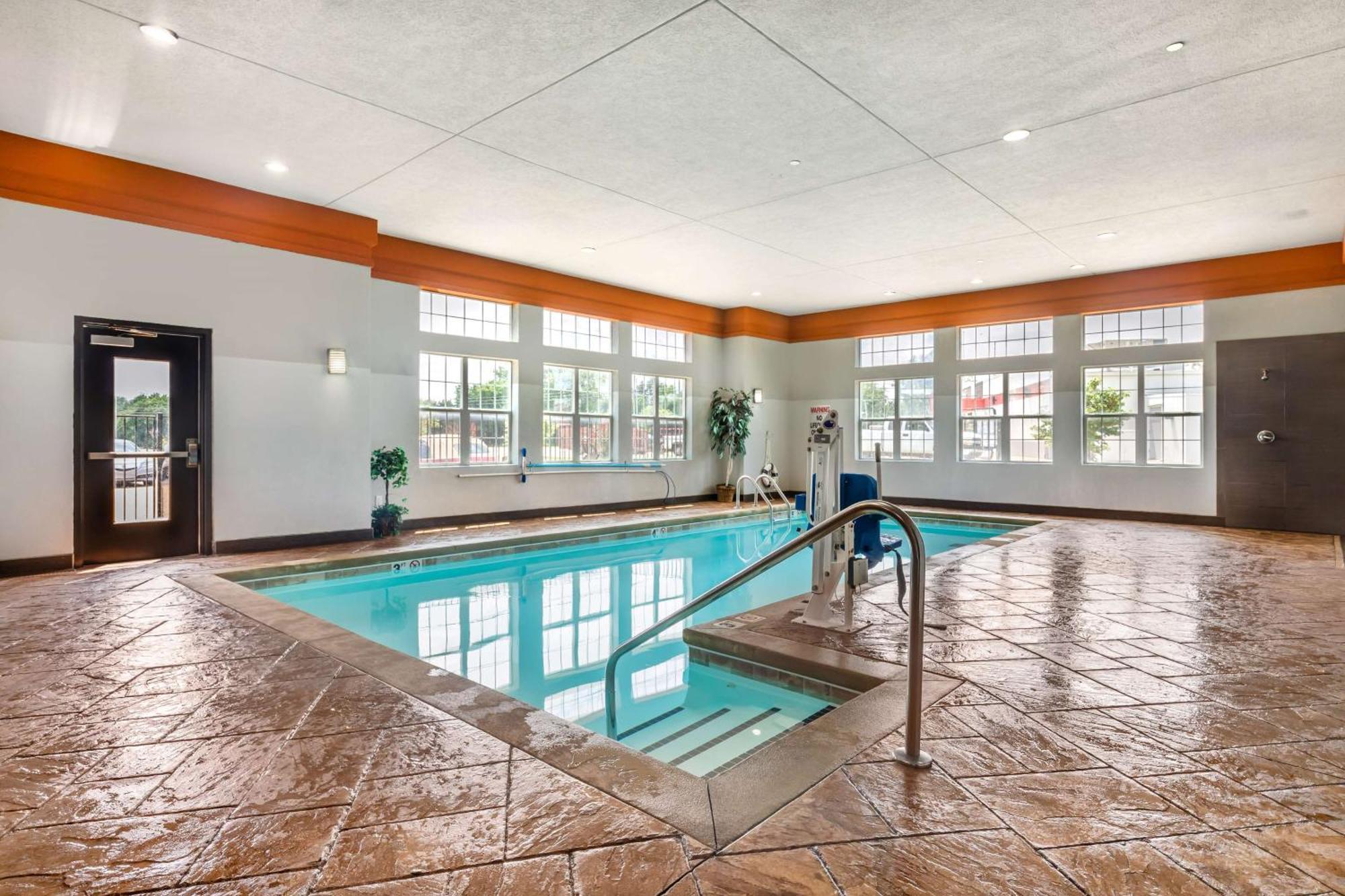 Best Western Plus Coweta'S 1St Hotel Экстерьер фото